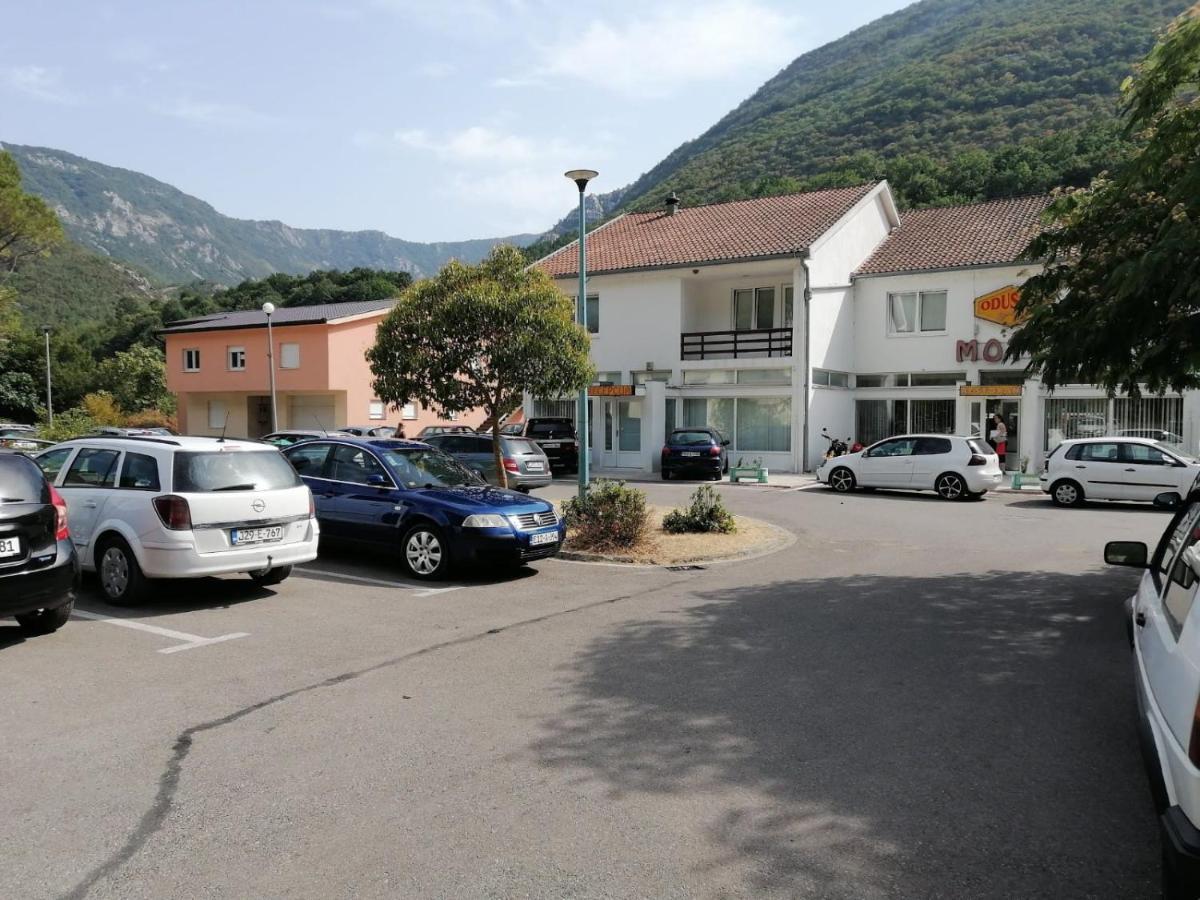 Motel And Restaurant Odusak Dreznjak Eksteriør bilde